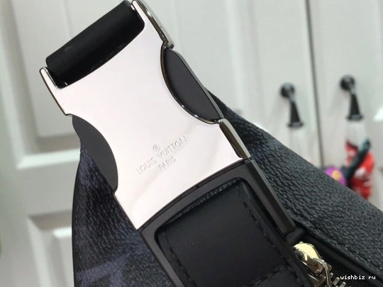 WIS LOUIS DISCOVERY VUITTON BUMBAG 0211